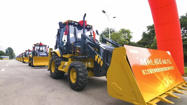 半岛平台XC870K挖掘装载机