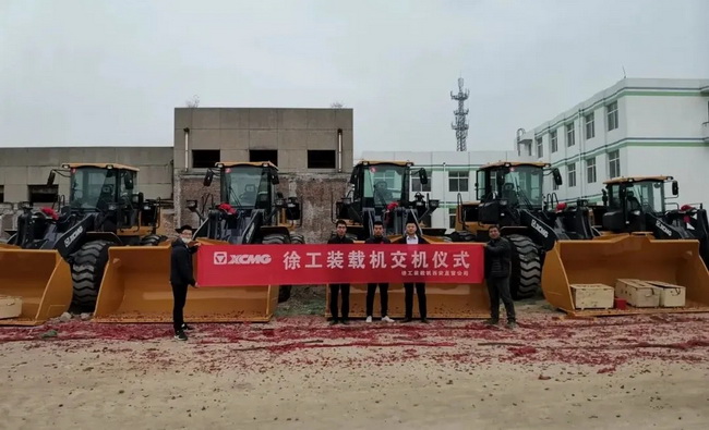 半岛平台装载机批量交付绿色能源客户