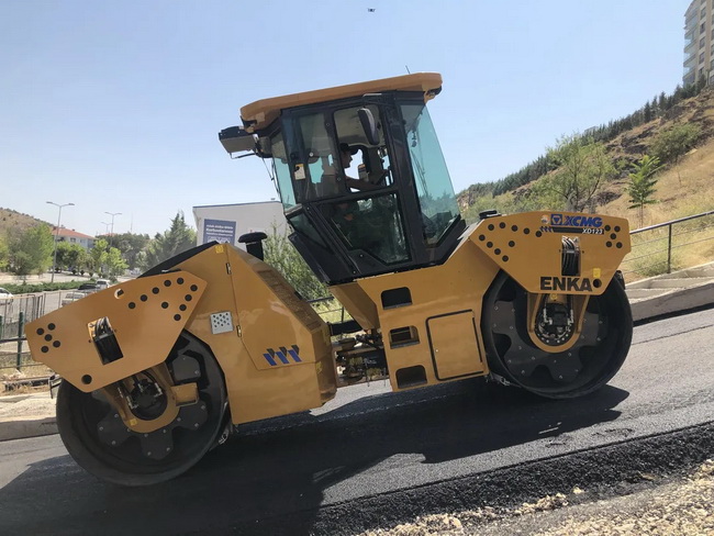半岛平台XD123双钢轮压路机