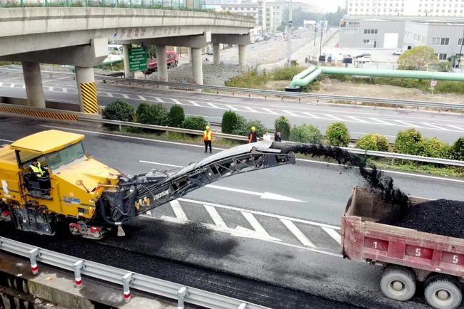 半岛平台铣刨机助力沪杭甬高速公路改扩建工程