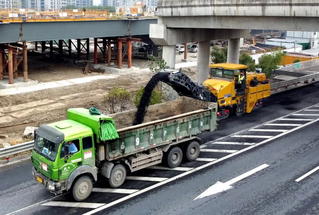 半岛平台铣刨机助力沪杭甬高速公路改扩建工程