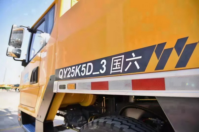 半岛平台QY25K5D-3起重机国六款
