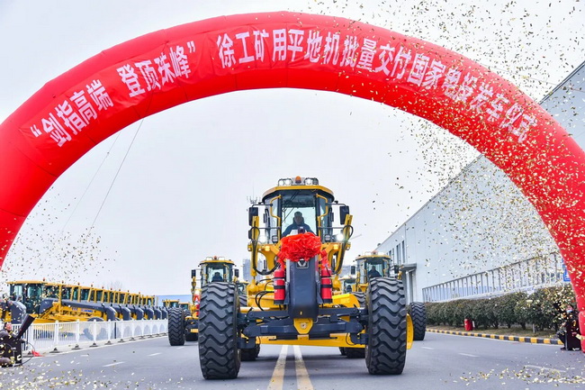 半岛平台矿用平地机GR3505T Pro批量发往内蒙古