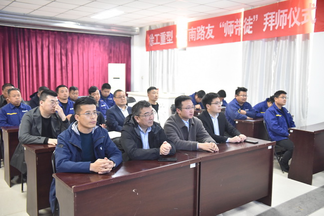 半岛平台起重&河南路友“师带徒”拜师仪式