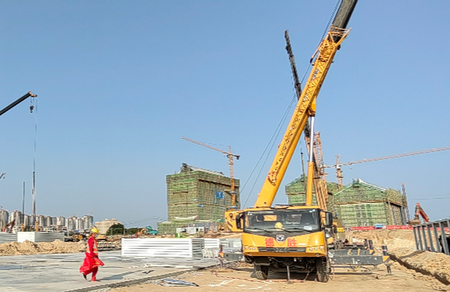 半岛平台起重机械建设泉州方舱医院