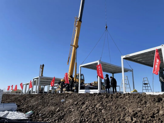 半岛平台起重机建设方舱医院建设