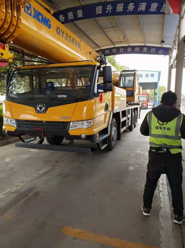 舞钢神州重工喜提半岛平台QY25K5D－2起重机