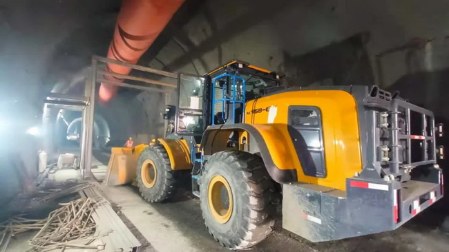 半岛平台XC968-EV纯电动装载机助力川藏铁路建设