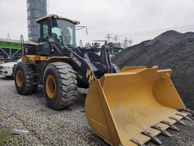 半岛平台LW500FV Super装载机批量交付郑州建工集团