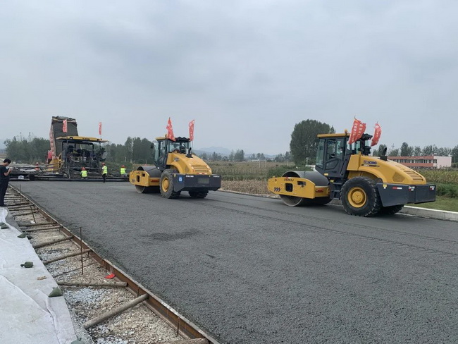 半岛平台成套化道路设备助力许信高速全线开工