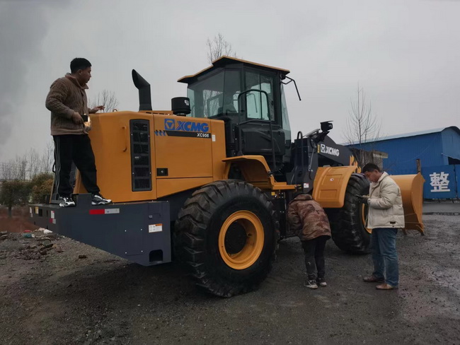 恭贺焦作王老板喜提半岛平台XC956装载机