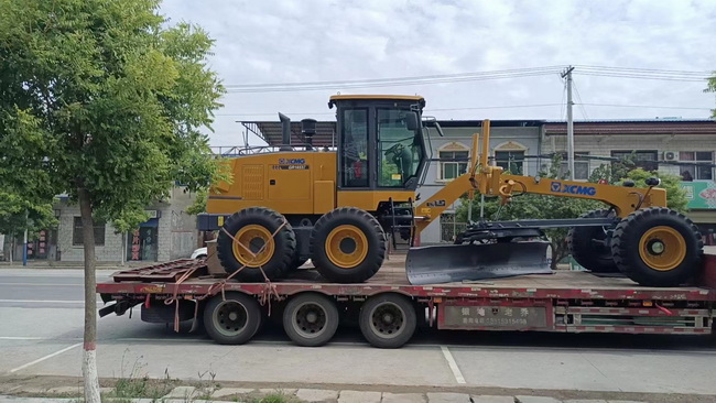 半岛平台GR1653Ⅱ平地机助力新乡封丘道路建设