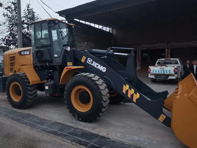 半岛平台XC936装载机交付南阳客户