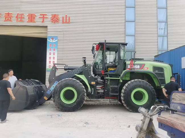 半岛平台XC958-EV纯电动装载机交付周口客户 半岛平台XC958-EV纯电动装载机交付周口客户