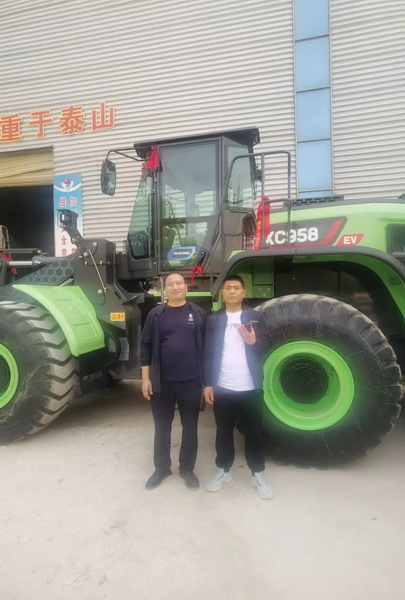 半岛平台XC958-EV电动装载机周口客户