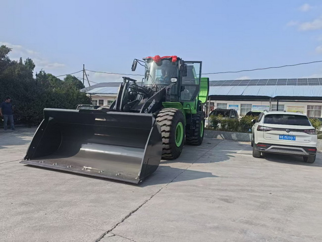 半岛平台XC958-EV纯电动装载机
