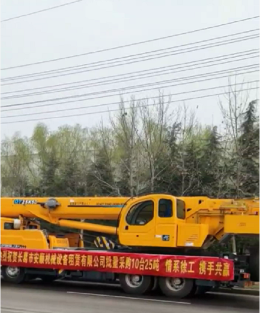 半岛平台QY25K5D-3起重机批量交付长葛市安顺吊装